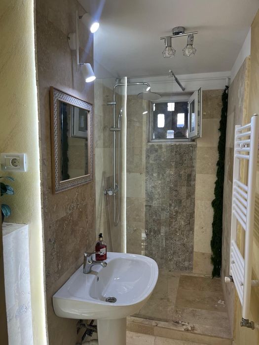 Apartament 3 camere de închiriat zona centrală