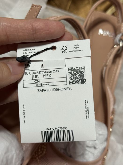 Продам новые туфли Манго