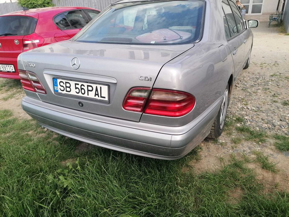 Vând Mercedes E 200cdi