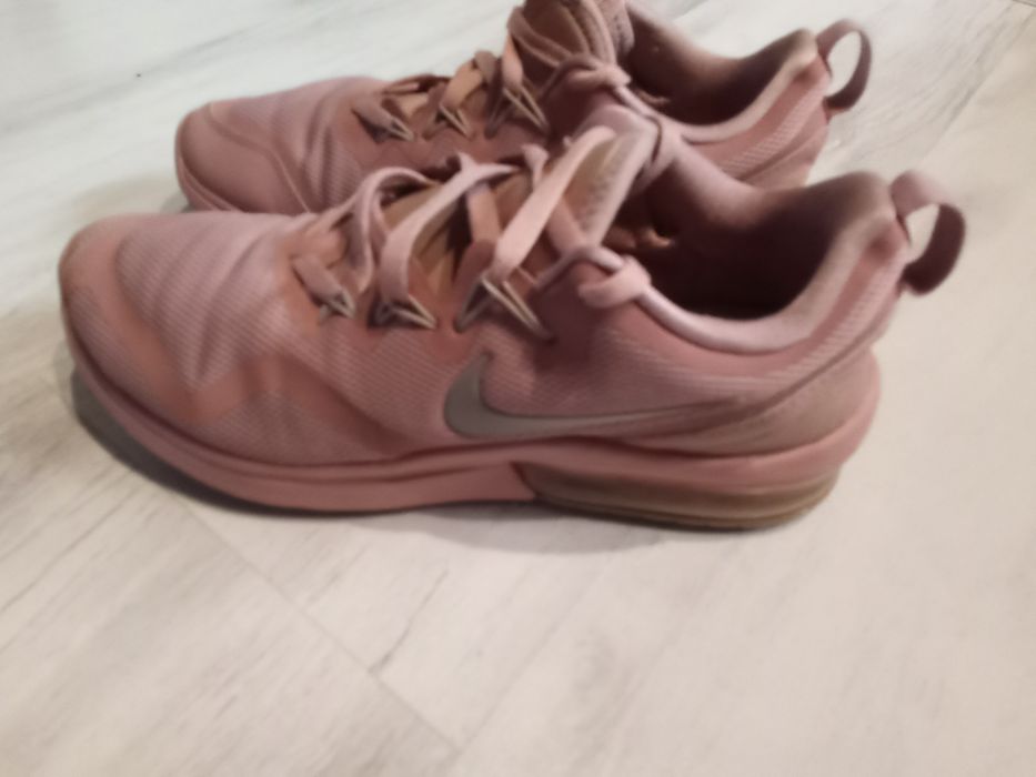 Дамски маратонки  Nike запазени