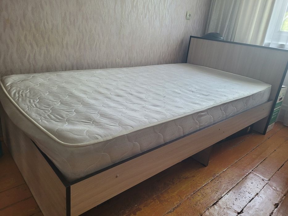 Продам кровать с матрасом