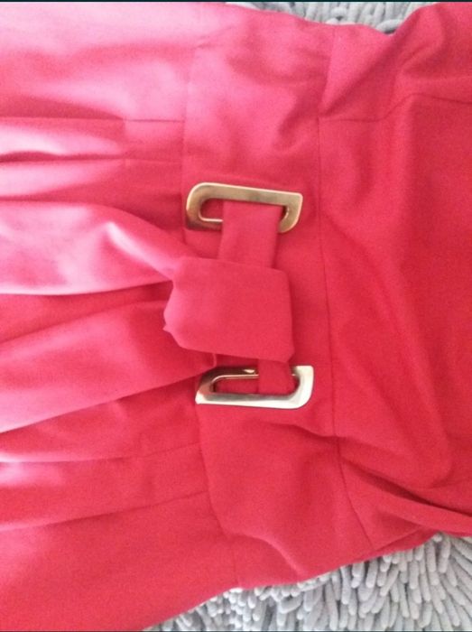 Продам платье красное