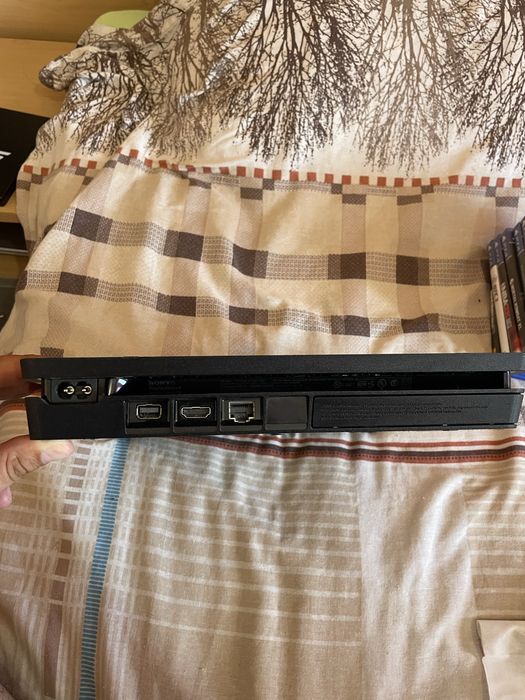 Ps4 (отлично състояние) + 7 игри