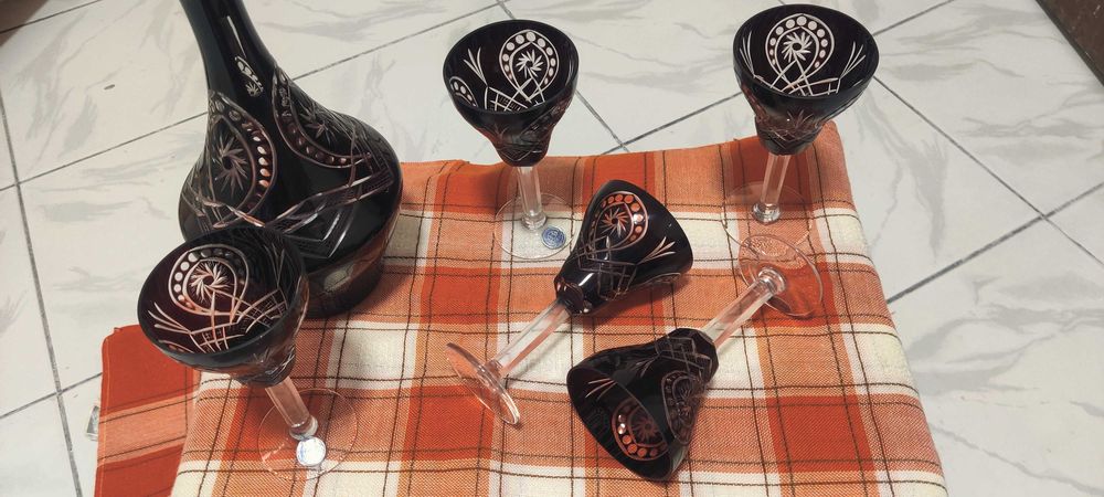 5 pahare cristal rubiniu plus sticla carafa Buzau Perla Lux