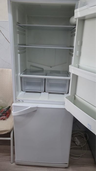 Холодильник Indesit