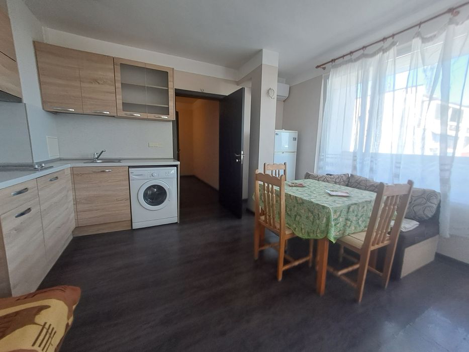 Дава се под наем Двустаен апартамент в Бургас, Славейков - 60 кв.м за 348.84 € - Снимка #2