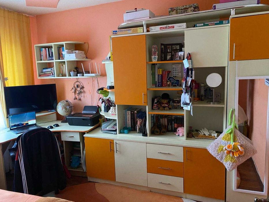 Mobila tineret, birou, canapea, covor