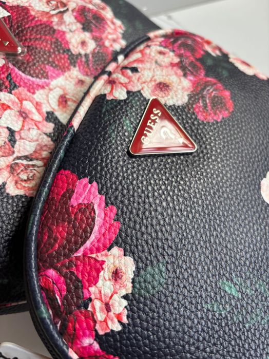 Дамски несесери комплект Guess