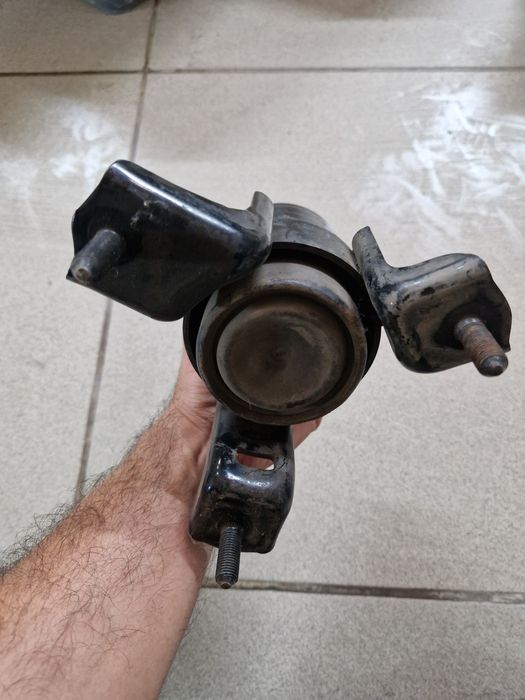 Подушка двс камри 50