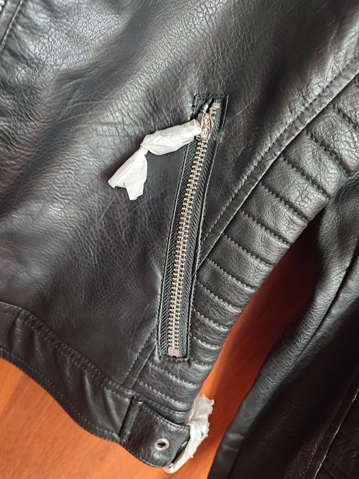 Продам новую кожаную куртку.