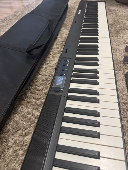 Срочно Синтезатор продам в идеальном состояний