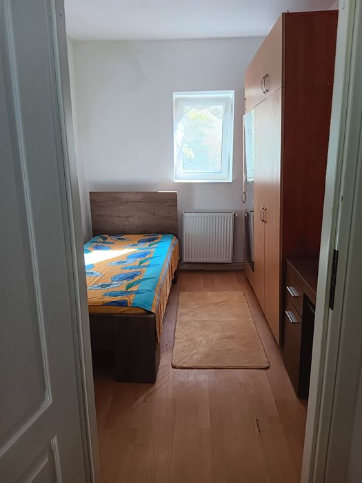 Ofer spre inchiriere 2 camere zona centrala sinaia