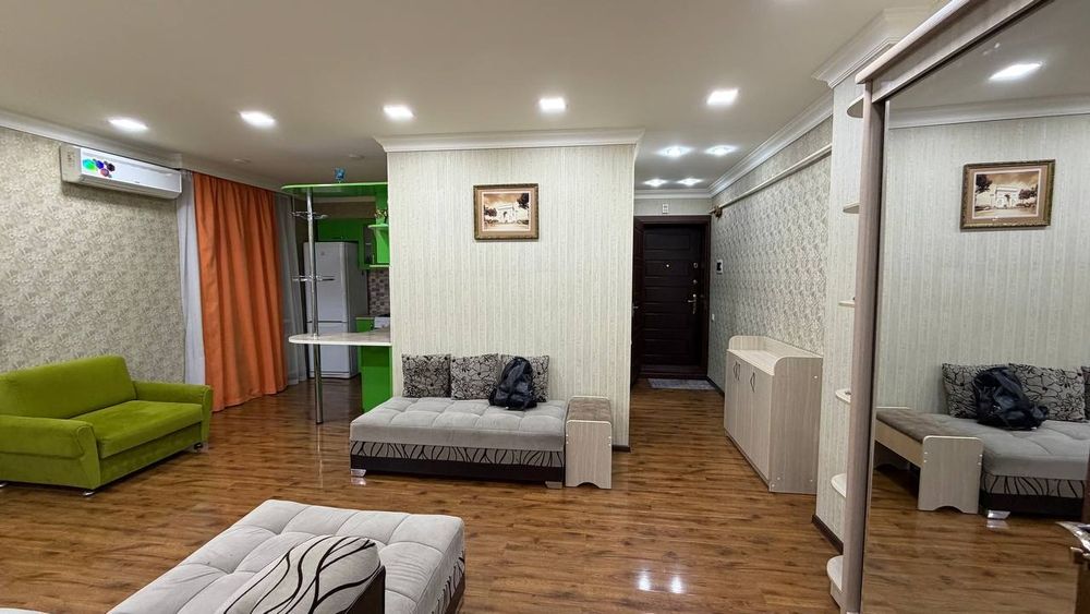 Квартира под нежилое продаются ц1 
123.000 у.е
Ц1
Второй дом от дороги