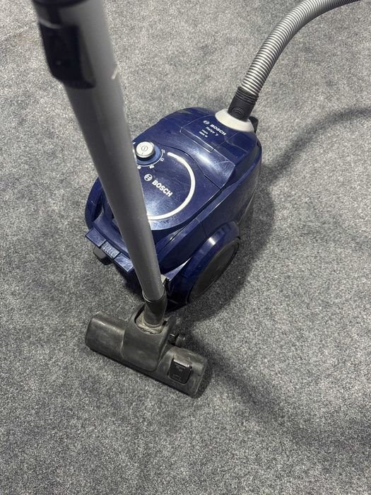 Продаётся пылесос Bosch, мощность 1800 W (на запчасти/восстановление)