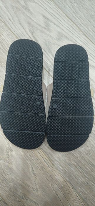 Шлепанцы женские продам