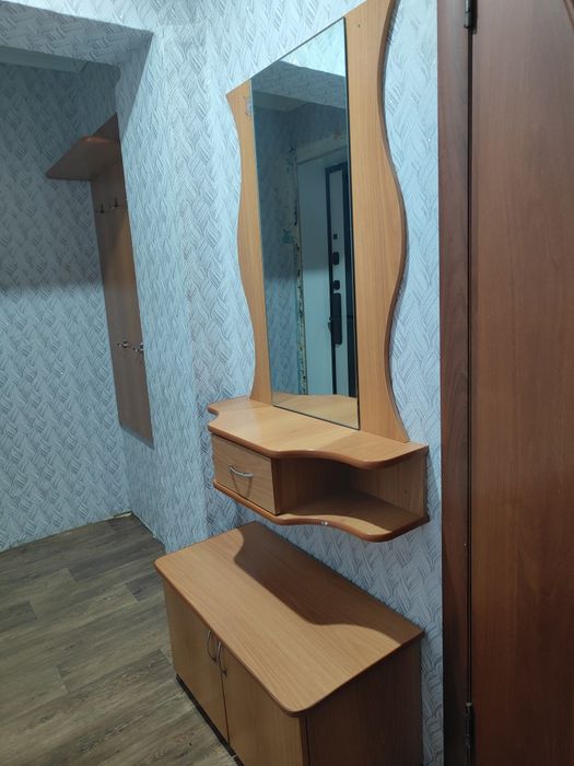 Продам прихожую  полностью