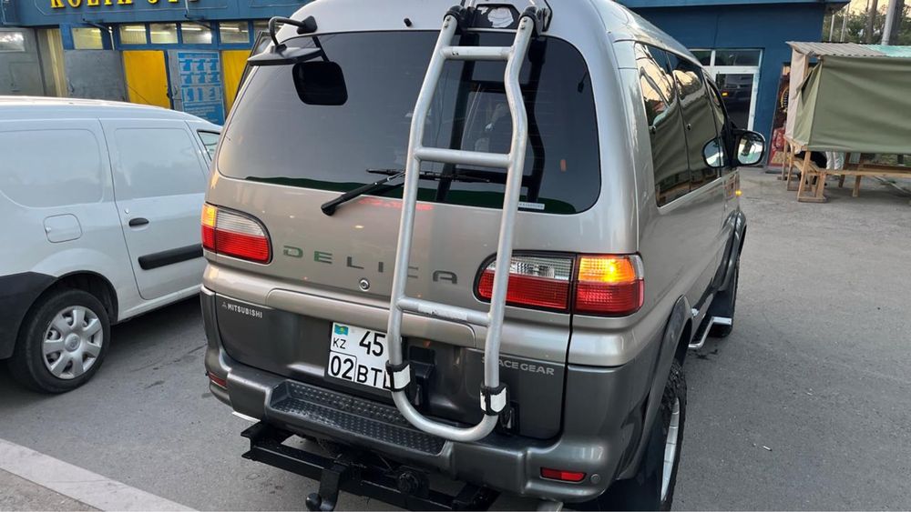 Митсубиси  Делика Булка L400