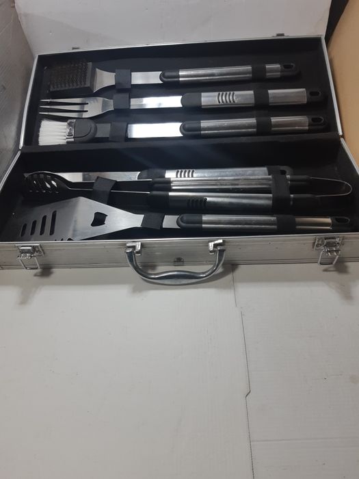 Ustensile pentruu gratar