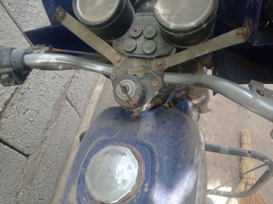 Мотоцикл Ява сотилади