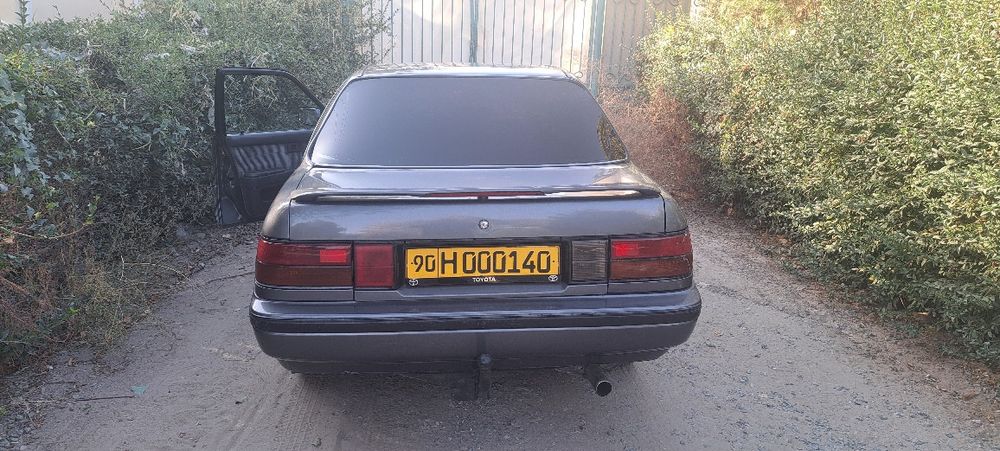 Toyota  Carina ll тел килинглар пулини еелишамиз мошина на ходу