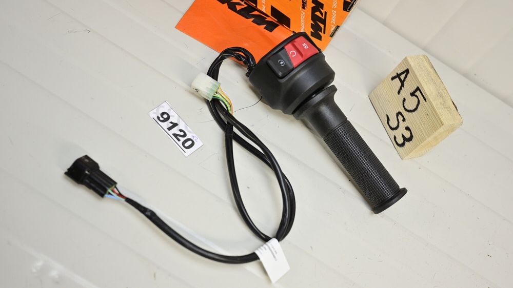 Husqvarna Svartpilen 401 2024 Bloc comenzi dreapta cu maneta