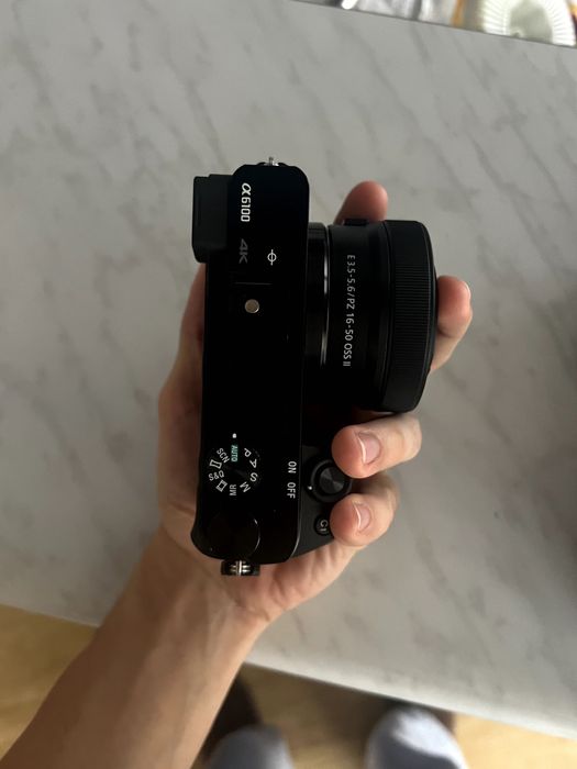 Sony Alpha a6100 + Kit Lens