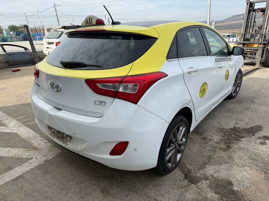 Dezmembrez Hyundai i30 alb 2016 1.6 crdi D4FB euro 6 volan stanga