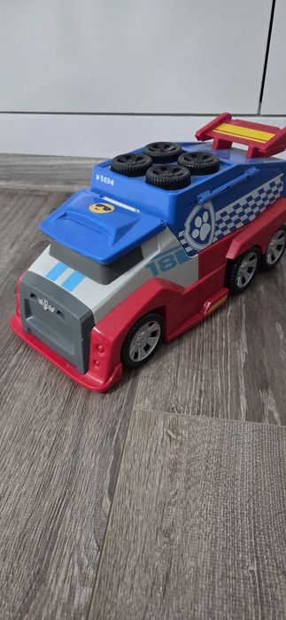 Masina de curse a cățeilor Paw Patrol