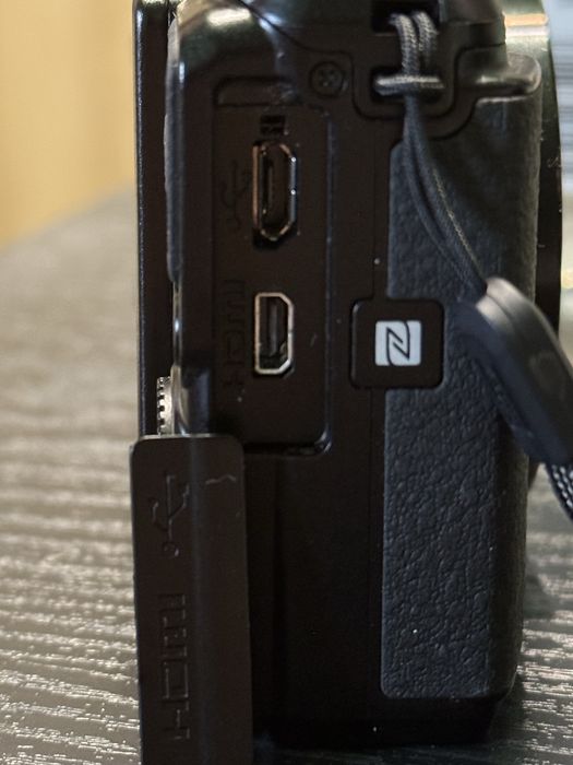 Nikon Coolpix S9900 - Zoom 30x, Ecran Rabatabil, Wi-Fi & GPS - Stare Excelentă