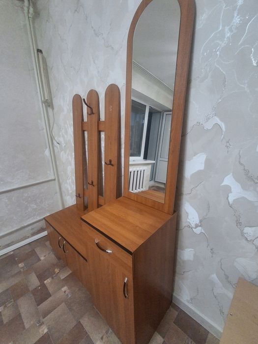 Прихожая вешалка шкаф