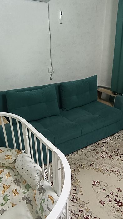 Продам диван в среднем состоянии