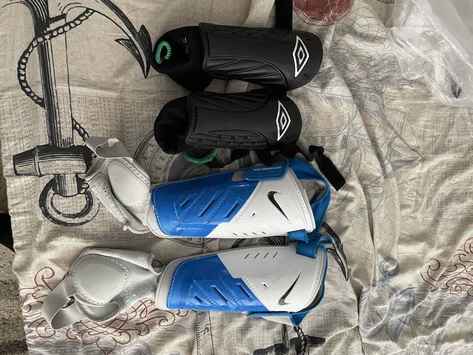 Продавам футболни кори на umbro и на nike