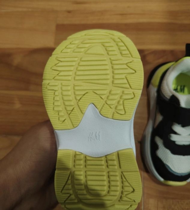 Adidași bebeluși H&M