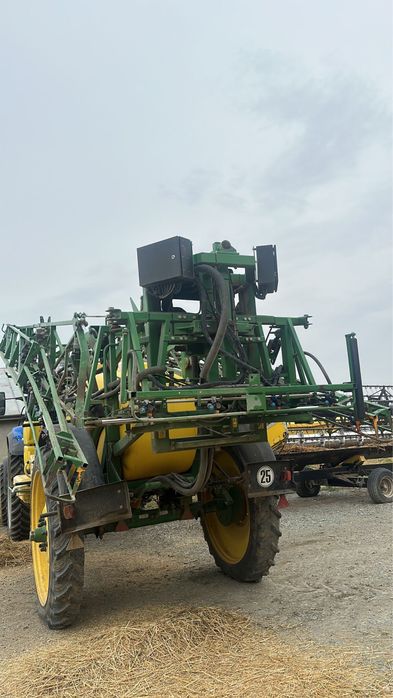 Masina de erbicidat John Deere TRSP25
