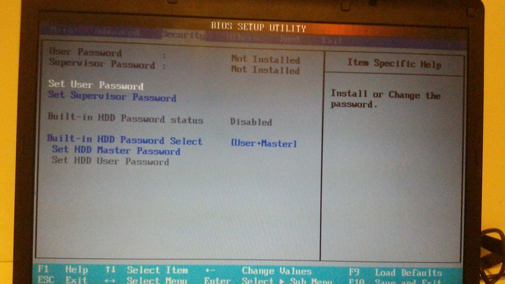 Лаптоп Toshiba Satellite L40-14F с дефекти за лека работа или за части