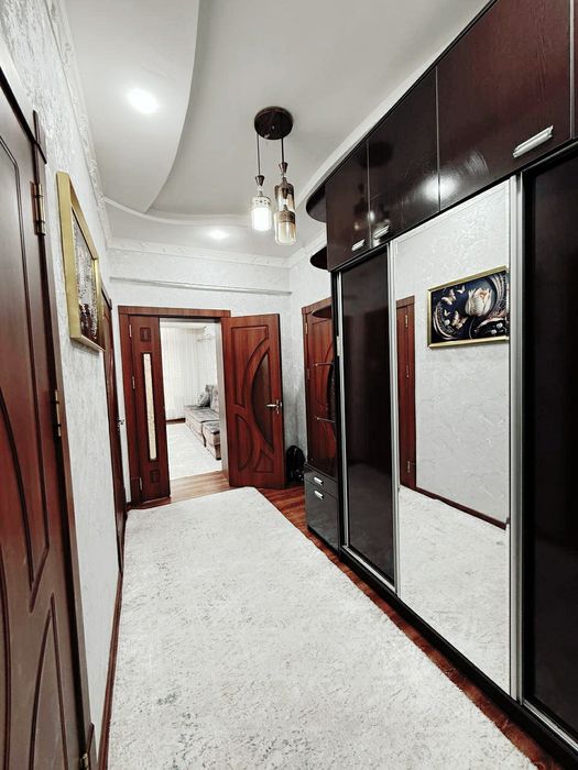 Сагбон  ЖК- Bauraum 2- хоналик  квартира  срочно  сотилади  Корасарой