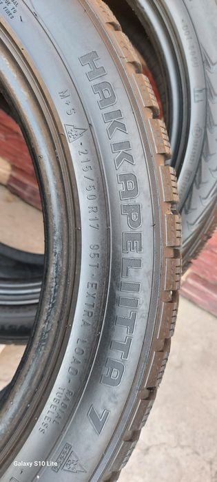 Продам зимние шины 215/50/R17