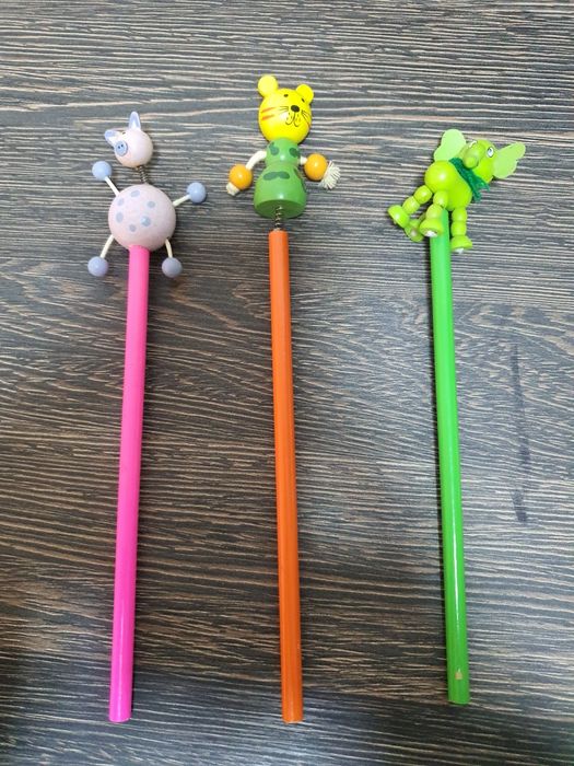 Pix, creion cu figurina