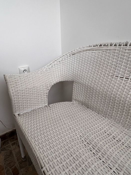 Градинско канапе от изкуствен бял ратан