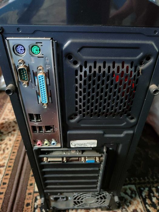 Vând unitate centrală + monitor