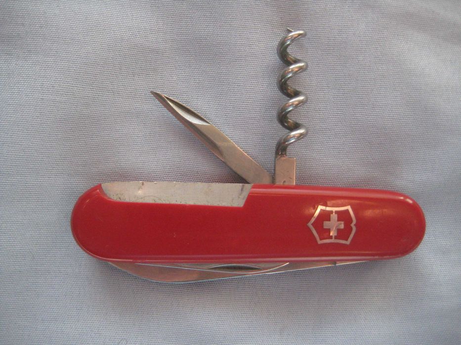Продавам джобно ножче Victorinox