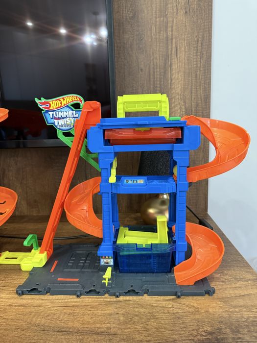 Продам 12 наборов hotweels ( хотвилс)