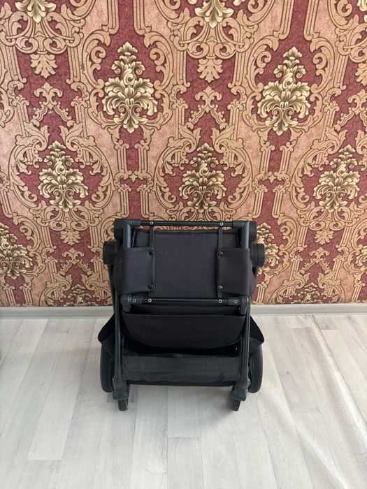 Продам коляску легкая ,