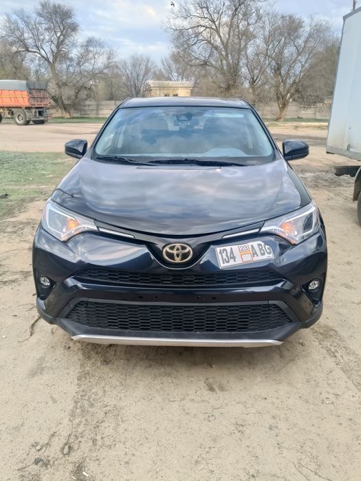 Toyota  RAV4 LE 2018