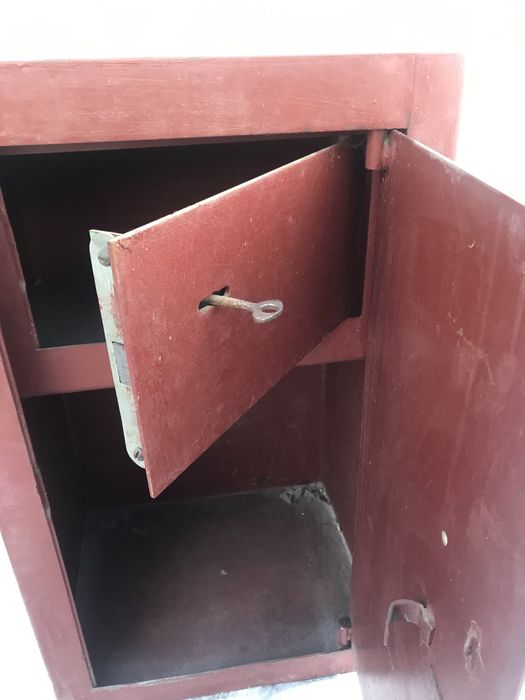 Продам сейф металический