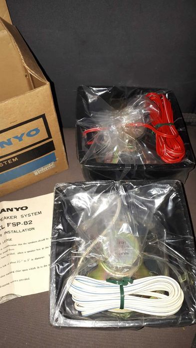 Casetofon vintage Sanyo de masina, cu boxe, nou