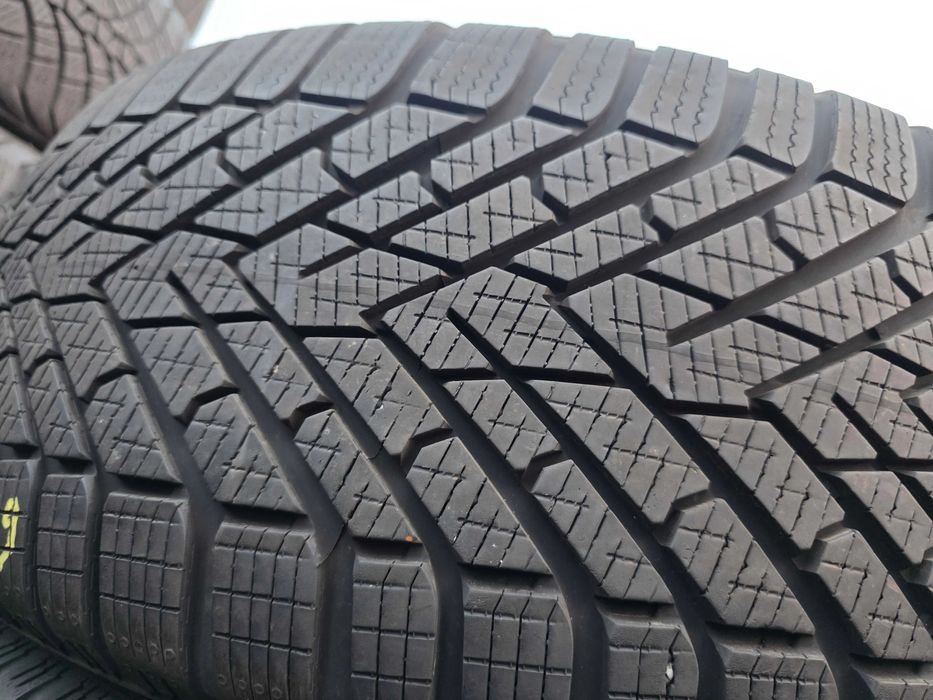 2бр Като нови зимни гуми 235 55 18 - Pirelli - DOT 2023
