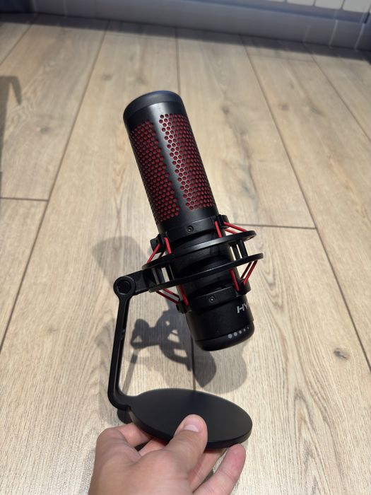 HyperX QuadCast микрофон