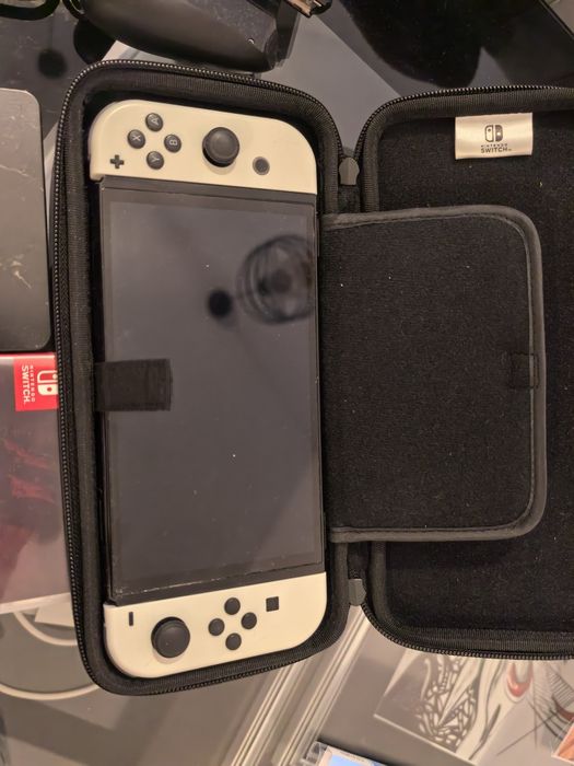 Nintendo Switch + Подарък