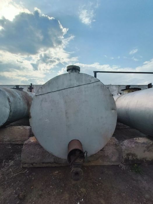 Ёмкосьти бочки металличесские!